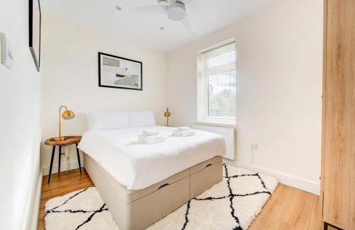 Hammersmith Apartment | GuestReady - Sleek Serenity in Hammersmith