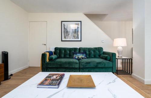 Brondesbury Apartment | GuestReady - Spacious retreat at Grange Park