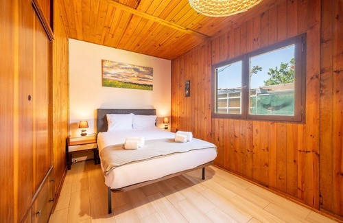Charneca de Caparica e Sobreda Ski Chalet | GuestReady - Summer Fresco near Telha Beach