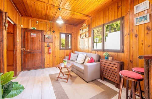 Charneca de Caparica e Sobreda Ski Chalet | GuestReady - Summer Fresco near Telha Beach