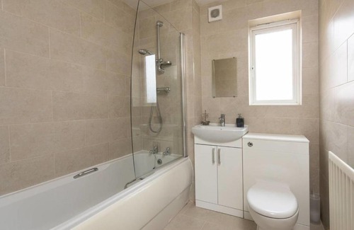 Chorlton-on-Medlock Apartment | GuestReady - Top Floor Apt 2min walk to O2 Apollo
