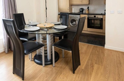 Chorlton-on-Medlock Apartment | GuestReady - Top Floor Apt 2min walk to O2 Apollo