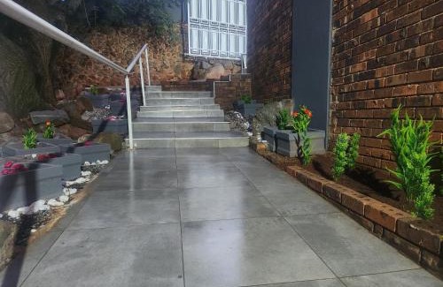 Greater Johannesburg Metropolitan Area House | Guests on the Marguerite