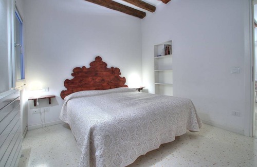 Dorsoduro Apartment | GUGGENHEIM NEXT 4pax, Wifi, Aircond