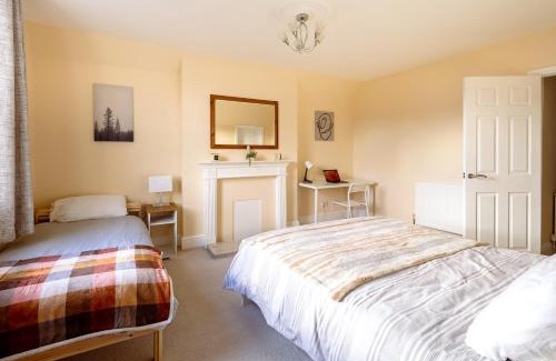 Guildford Apartment | Guildford Station with Parking