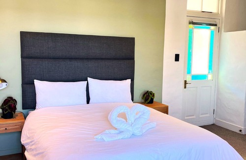 Knysna Bed & Breakfast | Guinea Fowl Lodge