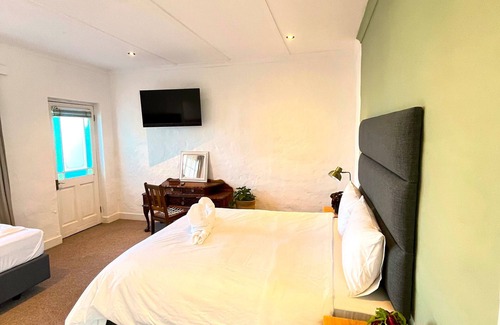 Knysna Bed & Breakfast | Guinea Fowl Lodge