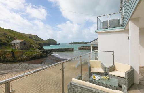 Mullion Apartment | Guinevere