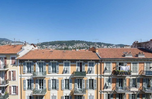 Quartier du Port Apartment | Guisol 2