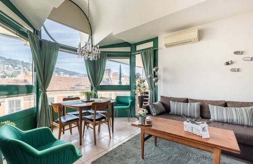 Quartier du Port Apartment | Guisol 2