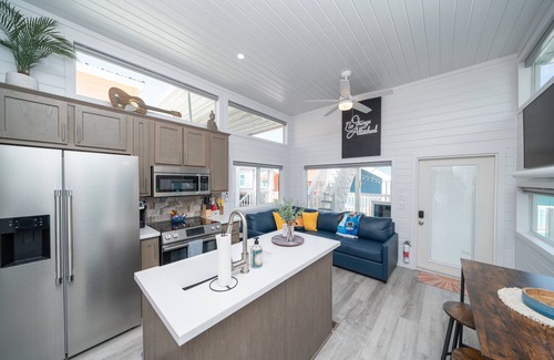 Parker Strip House | Guitars & Tiki Bars, Roadrunner Resort