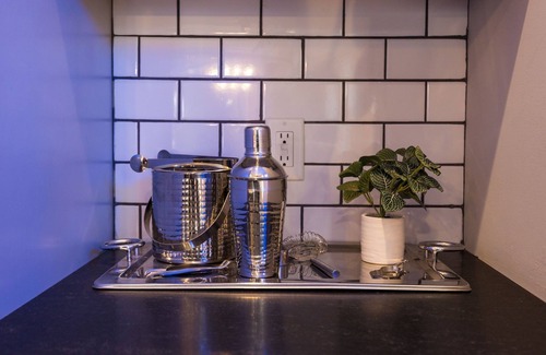 Edgehill Cottage | Gulch Melody - Private Rooftop - Heart of Gulch