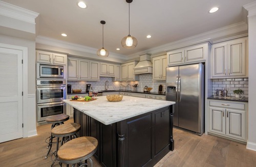 Edgehill Cottage | Gulch Melody - Private Rooftop - Heart of Gulch