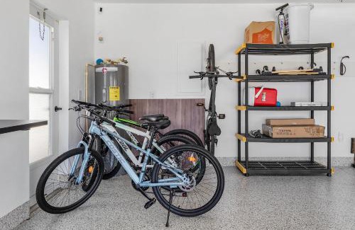 Fort Myers House | Gulf Access, Heated Pool, Bikes, Kayaks - Comfort on the H2O - Cape Coral - Roelens Vacations