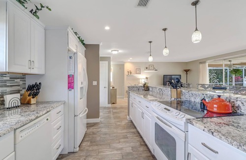Caloosahatchee House | Gulf Access Paradise: Sunshine, Pool & Perfect Location