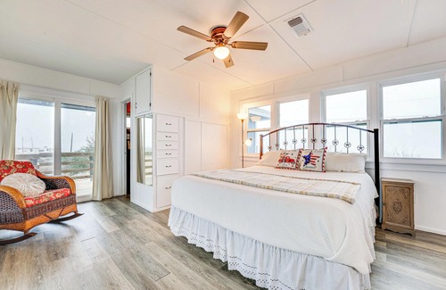 Port Lavaca Cottage | Gulf Coast Cottage w/Beach Access: Fish & Paddle!