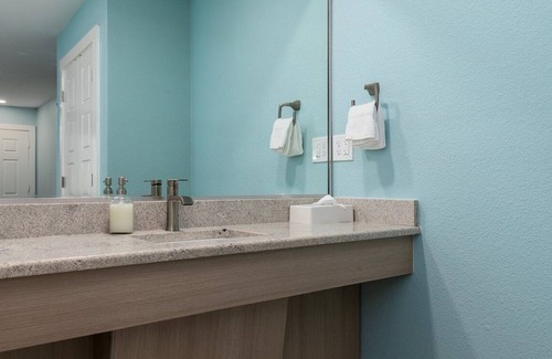 Flour Bluff Hotel | Gulf Coast Family Room- Steps from Laguna Madre #1