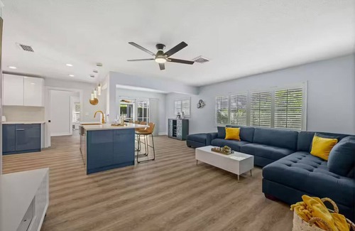 Laurel House | Gulf Coast Paradise: 3/2 Beach Retreat with Pool & Family Amenities"