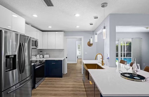 Laurel House | Gulf Coast Paradise: 3/2 Beach Retreat with Pool & Family Amenities"