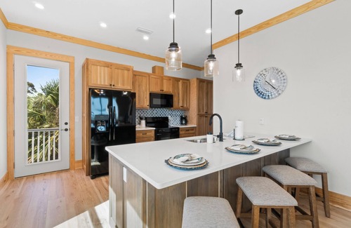 Indian Pass House | Gulf Front Home | Sleeps 12 | Pets OK | Grill