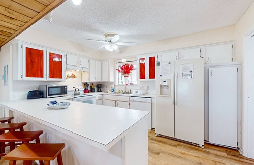 Spanish Grant House | Gulf-front home with deck, loft & direct beach access