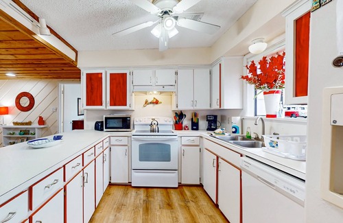 Spanish Grant House | Gulf-front home with deck, loft & direct beach access