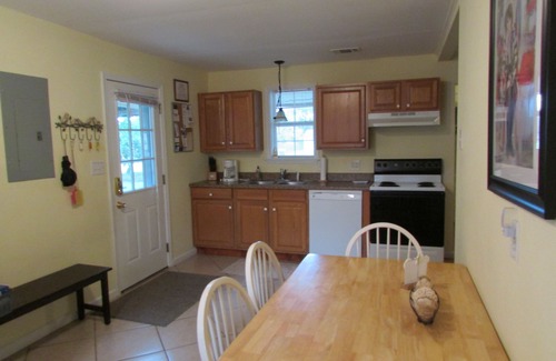 Long Beach Cottage | Gulf Palms Cottage.Walking distance-beach, cafes, town center. Quiet area.