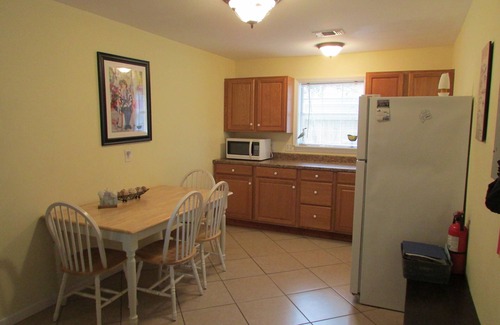 Long Beach Cottage | Gulf Palms Cottage.Walking distance-beach, cafes, town center. Quiet area.