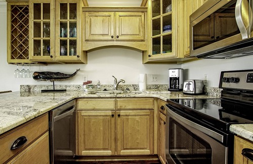 Gulf Place Condo | Gulf Place Premier Top Floor Unit, beautifully maintained , Upscale Furnishings