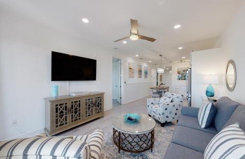 Gulf Place Apartment | Gulf Place Residence 205- Let the Sea Set You Free