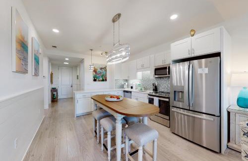 Gulf Place Apartment | Gulf Place Residence 205- Let the Sea Set You Free