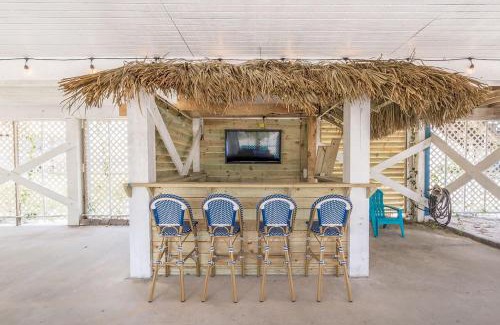 Fort Morgan House | Gulf Shores Haven Pools Tent Tiki Bar Games Pool Table Early Checkin