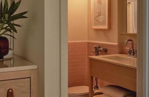 San Jacinto Hotel | Gulf‑View Rooftop, King Bed & Pool Access in Galveston