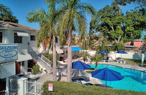 St. Pete Beach Apartment | Gulfside Resort. Suite 10 'Cool Pool'