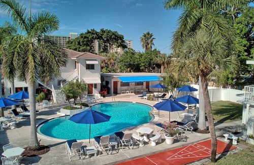 St. Pete Beach Apartment | Gulfside Resort. Suite 10 'Cool Pool'