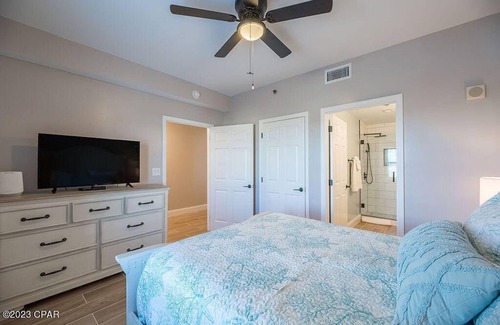 Panama City Beach Resort | Gulfview Luxury 1Br sleeps 6, LakeTown Wharf 517, short walk to beach!