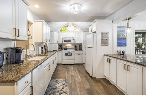Augusta House | Gull Lake Waterfront
