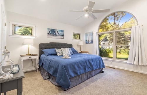 Augusta House | Gull Lake Waterfront