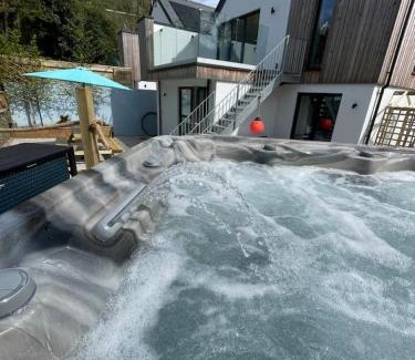 Trewarmett House | Gulland 4 Bed Sleeps 8 with Hot tub