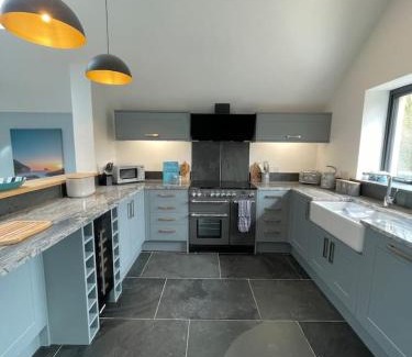 Trewarmett House | Gulland 4 Bed Sleeps 8 with Hot tub