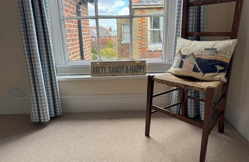 Seaview Cottage | Gulls, charming seaside cottage, centrally located in the heart of the village