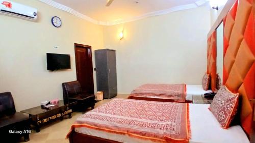Gulshan-e-Iqbal Hotel | GULSHAN PALACE Near AghaKhanHospital ExpoCenter Airport