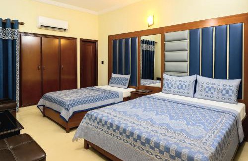 Gulshan-e-Iqbal Hotel | GULSHAN PALACE Near AghaKhanHospital ExpoCenter Airport