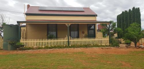 Broken Hill House | Gum Paddock Country Cottage