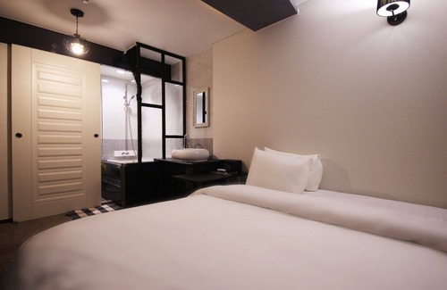 Gumi Hotel | Gumi Indong Hotel Oia