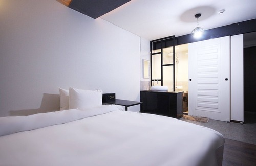 Gumi Hotel | Gumi Indong Hotel Oia