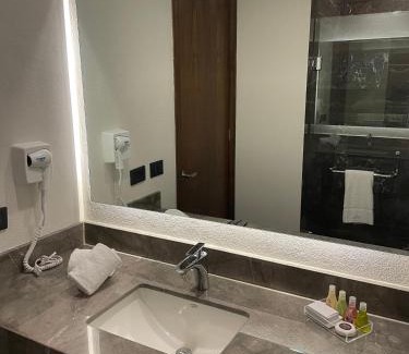 Guadalajara Hotel | Gumont Guadalajara López Mateos - Minerva