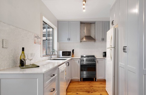 Wentworth Falls House | Gumtree Cottage in a quiet street with fenced yard