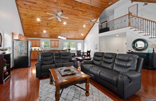 Guntersville House | Gunter Lodge-Waterfront on Beautiful Lake Guntersville