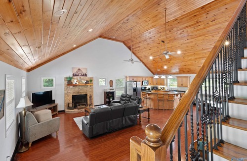 Guntersville House | Gunter Lodge-Waterfront on Beautiful Lake Guntersville